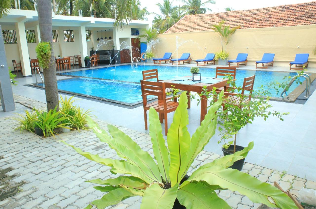 The Ocean Pearl Hotel Negombo Exterior foto