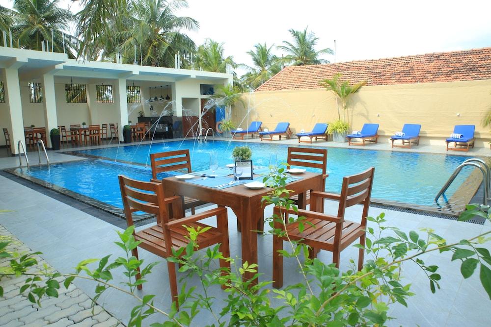 The Ocean Pearl Hotel Negombo Exterior foto